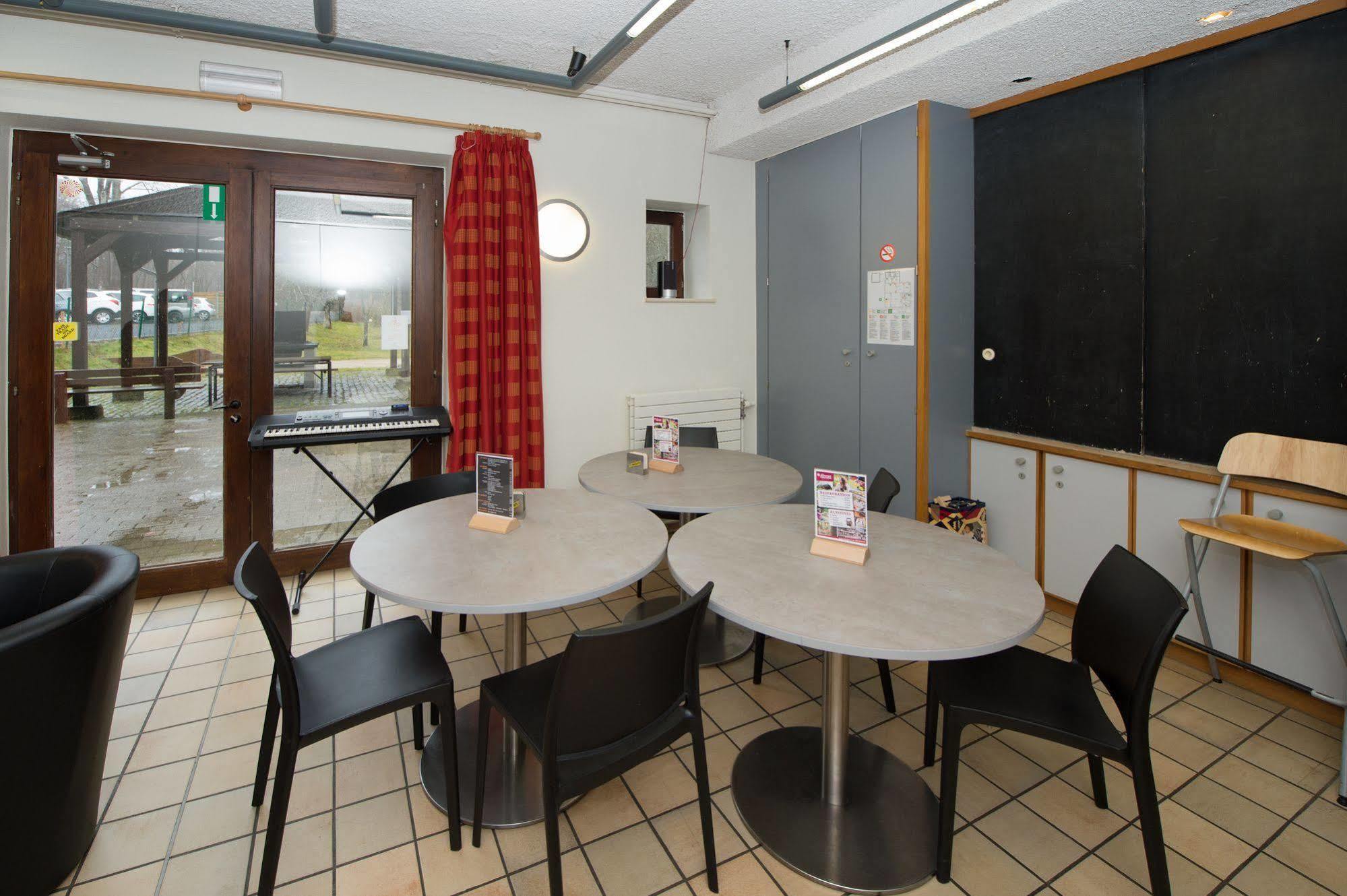 Auberge De Jeunesse De La Roche - Champlon Tenneville Bagian luar foto